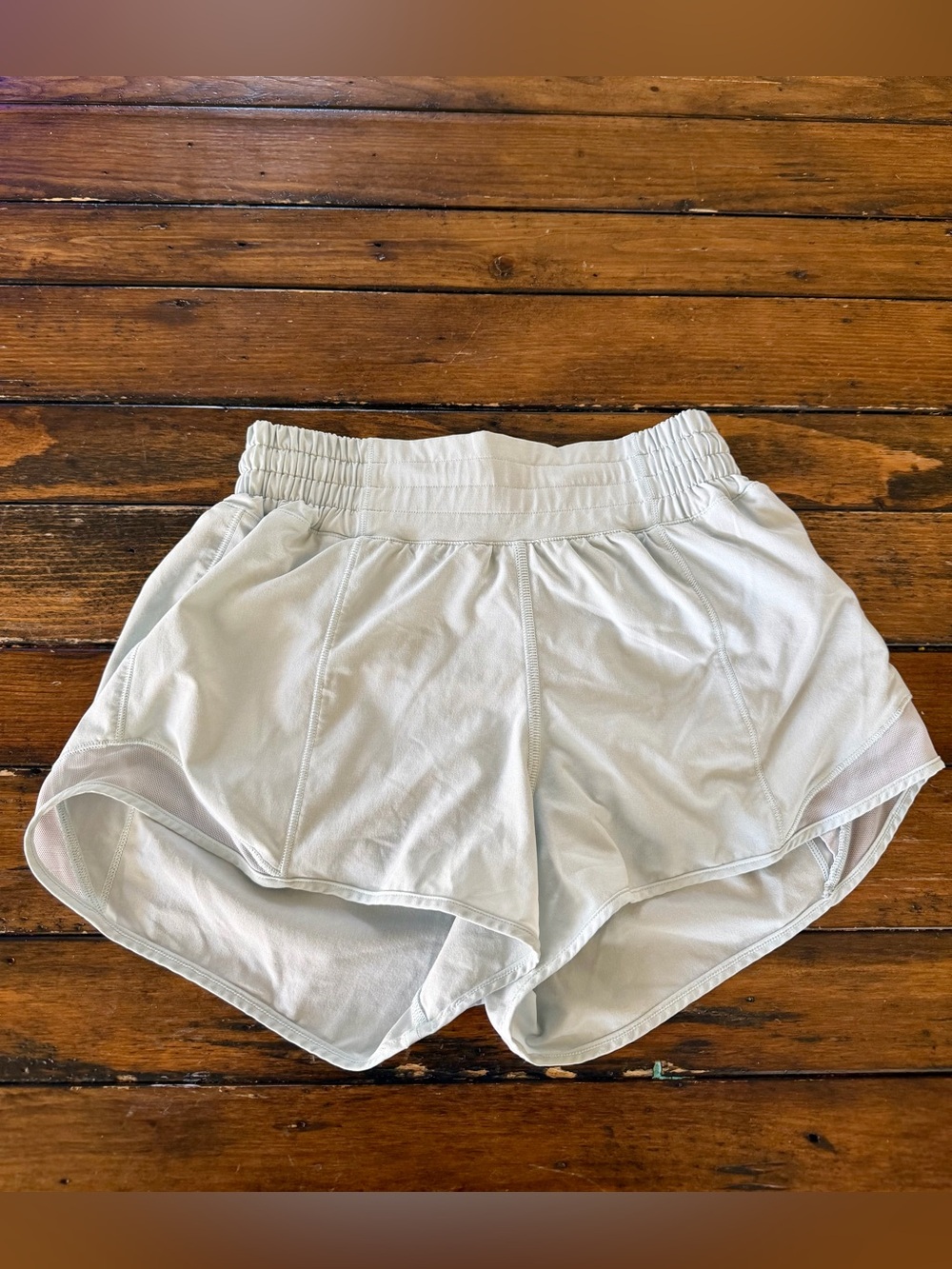 Lululemon 2.5” Hotty Hot Shorts XS